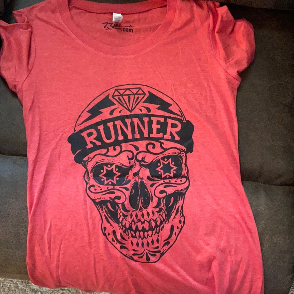 Skull runner t shirt